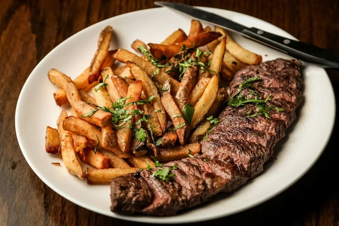 Magret de canard rôti et pommes confites