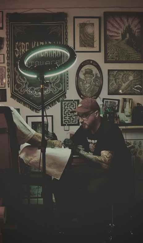 L'atelier de tatouage au néon, Toulouse