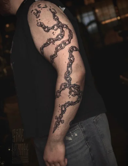Tattoo cicatrisé V — Blackwork, sur la peau