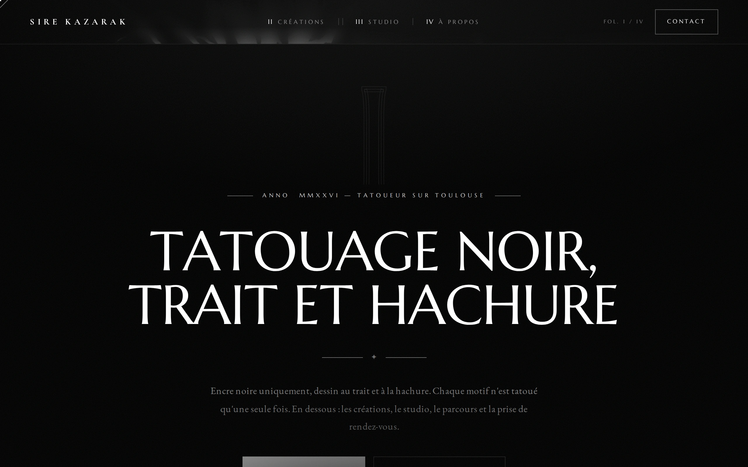 Sire Kazarak — Tatouage noir, trait et hachure (écran)