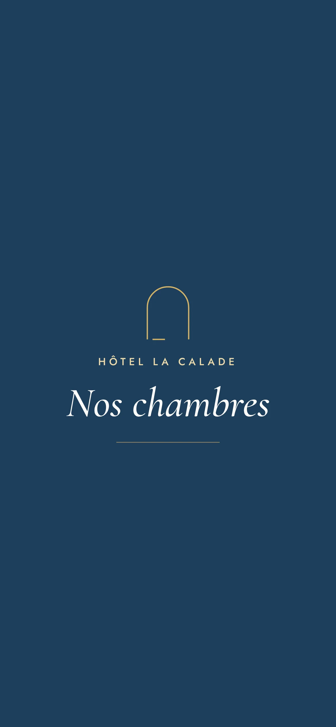 Hôtel La Calade — Le rideau en arche entre les pages (téléphone)