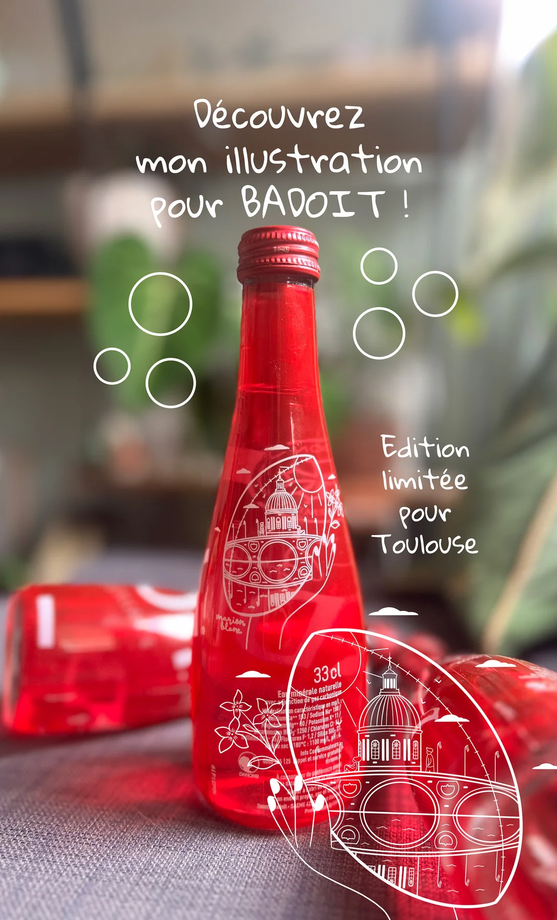 Présentation de la bouteille Badoit et de son illustration toulousaine