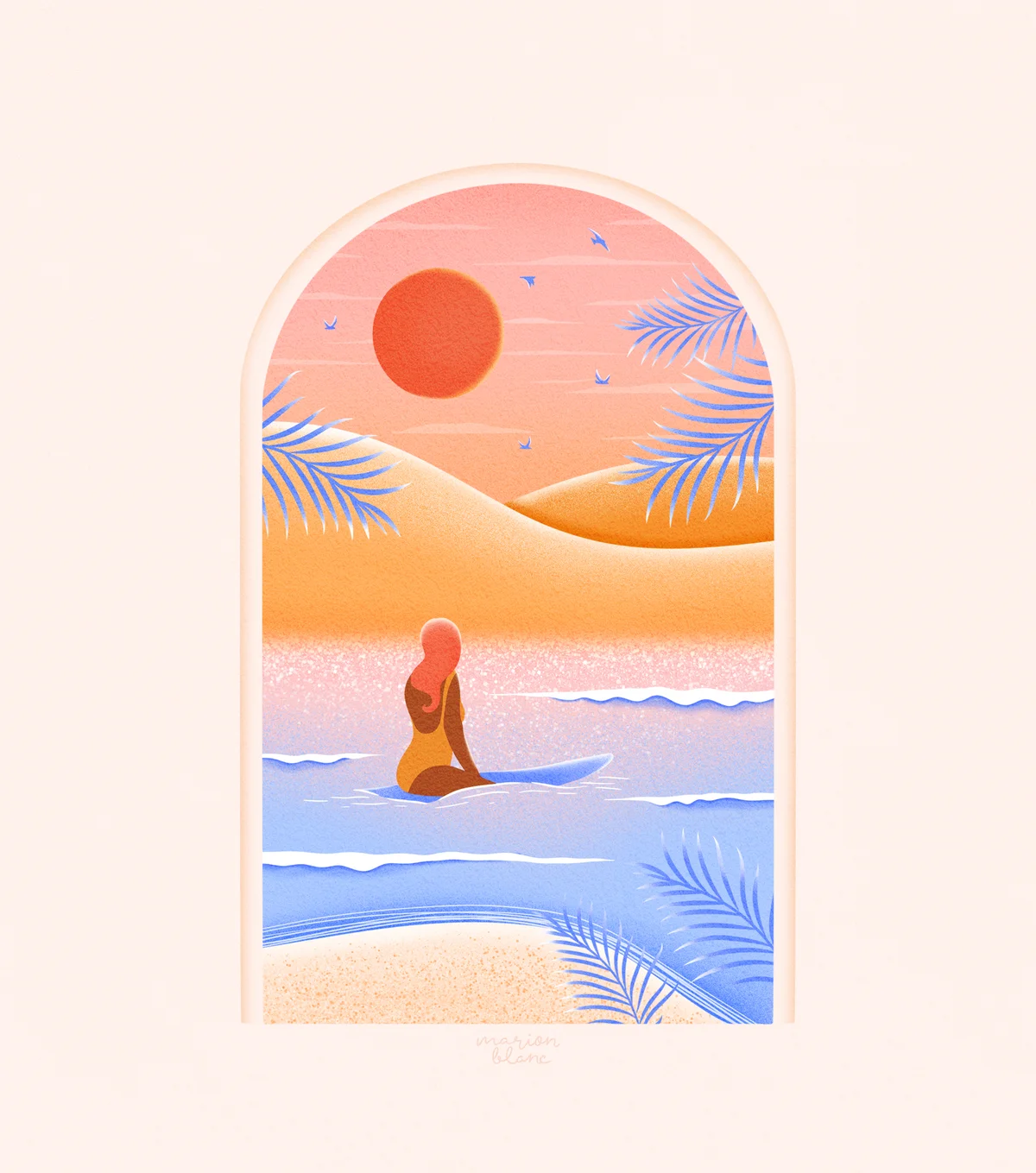Une surfeuse face au soleil dans les dunes.
